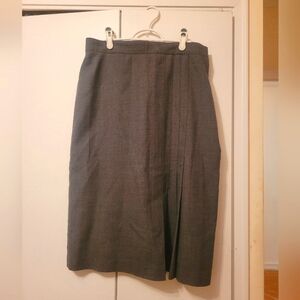 Paris Star Grey Pleated Midi Skirt – Size 16 (Made in Canada)